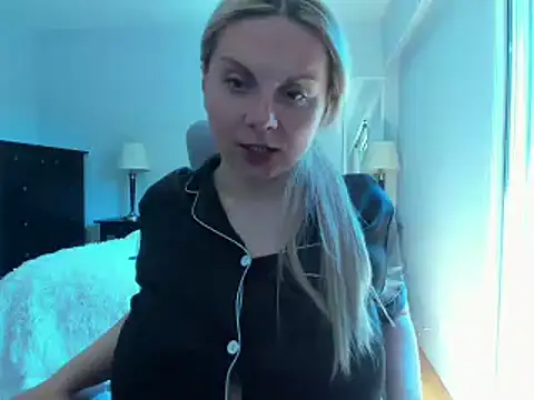 Laviora online show from May 2026 11:01:02 PM