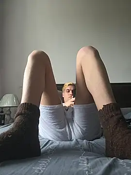 Moni901 online show from May 2026 04:19:02 AM