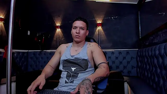 lucassimone  online show from May 2026 04:00:02 AM