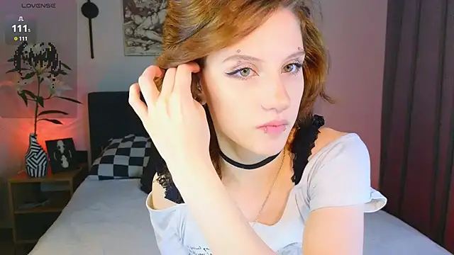 Snapshot of vampi_queen chatting on July 2026 07:33:02 PM vampi queen online show from July 2026 07:33:02 PM