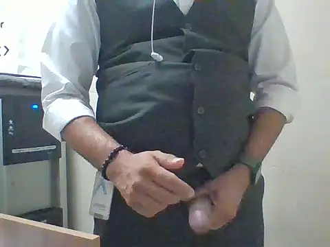 Snapshot of RAINBOWONE chatting on May 2026 03:47:01 AM RAINBOWONE online show from May 2026 03:47:01 AM