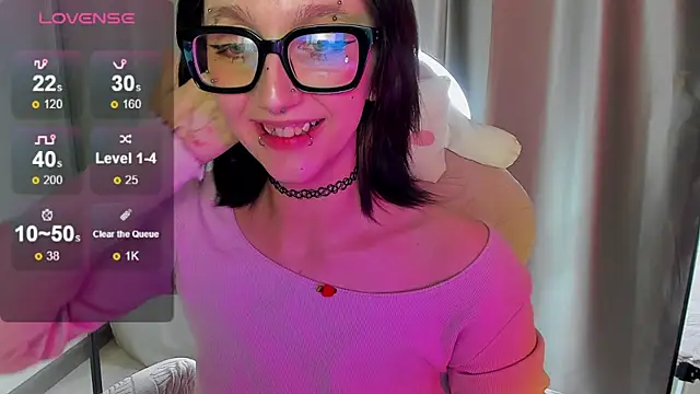 LunaVogue1 online show from May 2026 03:18:01 PM