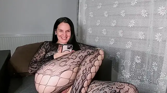 lunabluee online show from June 2026 10:07:01 PM