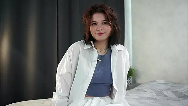 AlesiaPeasel online show from May 2026 12:25:01 PM