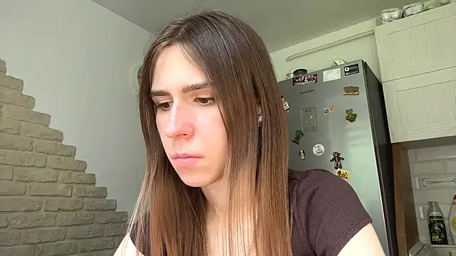ZaraGuyette online show from May 2026 01:50:01 PM