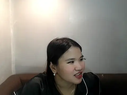 xLovelyMaxinex online show from May 2026 09:28:02 AM