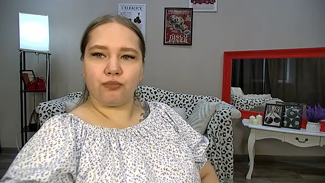 Snapshot of DianaKristol chatting on June 2026 06:14:01 AM DianaKristol online show from June 2026 06:14:01 AM