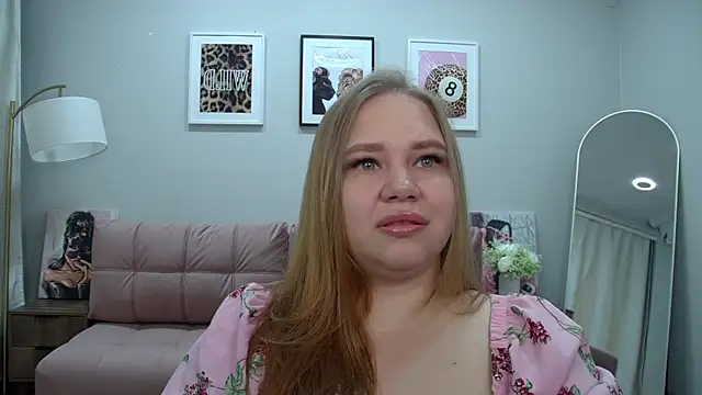 Snapshot of DianaKristol chatting on June 2026 06:13:01 PM DianaKristol online show from June 2026 06:13:01 PM