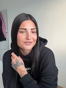 leaascorpioo online show from May 2026 06:45:01 PM
