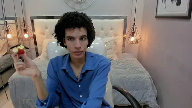 Snapshot of felix_haze chatting on May 2026 05:32:02 PM felix haze online show from May 2026 05:32:02 PM
