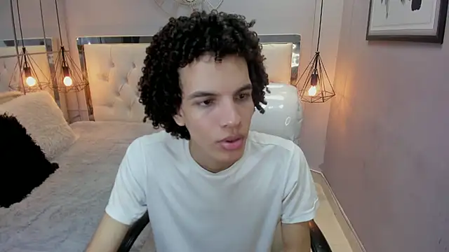 Snapshot of felix_haze chatting on May 2026 05:44:02 PM felix haze online show from May 2026 05:44:02 PM