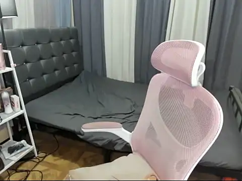 XTsUncutMargauxX online show from June 2026 07:20:01 PM