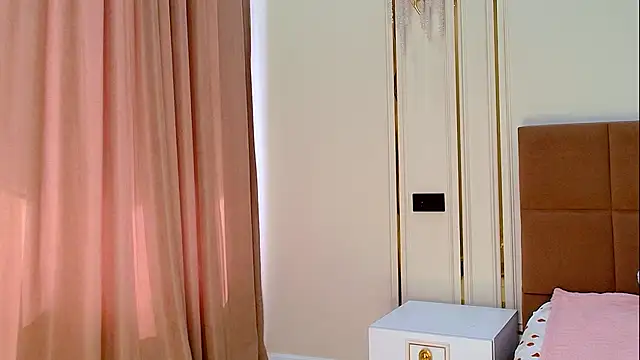 Snapshot of lalisabrown chatting on May 2026 10:43:02 AM lalisabrown online show from May 2026 10:43:02 AM
