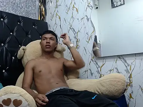 Snapshot of lonjitas_twink_hot chatting on May 2026 07:44:02 PM lonjitas twink hot online show from May 2026 07:44:02 PM