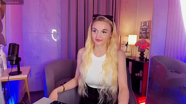 Mila  Lux online show from May 2026 08:29:02 PM