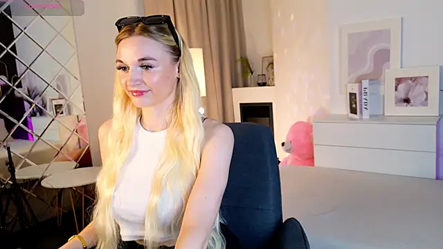 Mila  Lux online show from June 2026 09:04:01 PM