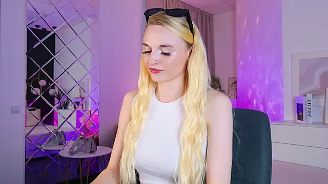 Mila  Lux online show from May 2026 08:26:01 PM