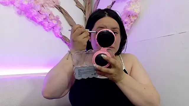 Laura  Castillo  online show from June 2026 12:14:01 PM