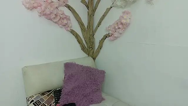Laura  Castillo  online show from June 2026 12:28:01 PM