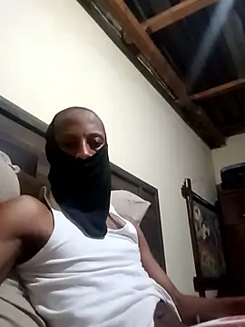 Berto2404 online show from May 2026 11:44:01 PM