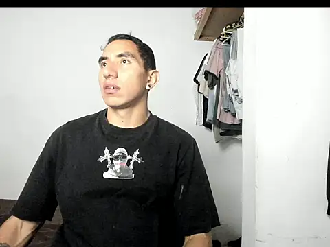 aquiles04 online show from May 2026 02:32:01 AM