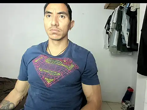 aquiles04 online show from May 2026 01:39:02 PM