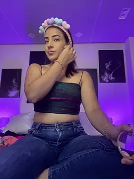 Snapshot of Bella-Saint chatting on June 2026 08:31:02 PM Bella-Saint online show from June 2026 08:31:02 PM