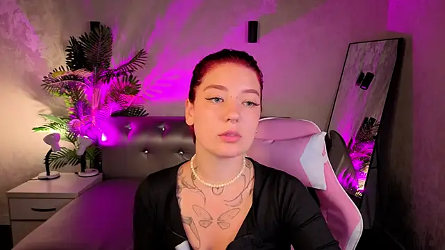 Nikki Gringer online show from June 2026 01:00:01 AM