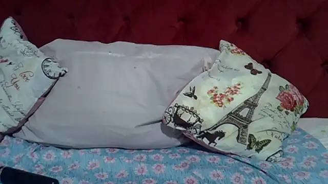 Queenleahx online show from June 2026 06:02:01 AM