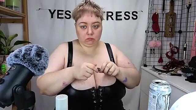 Snapshot of mistress_molly chatting on May 2026 05:27:01 AM mistress molly online show from May 2026 05:27:01 AM