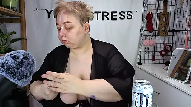 Snapshot of mistress_molly chatting on May 2026 05:28:02 AM mistress molly online show from May 2026 05:28:02 AM