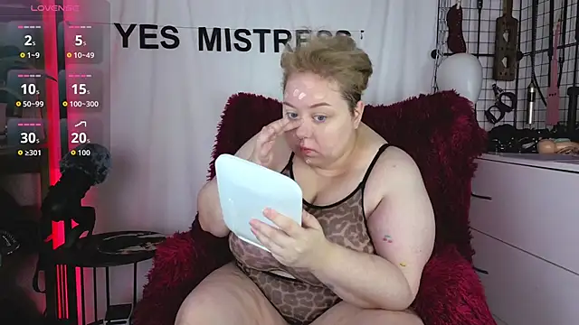 Snapshot of mistress_molly chatting on June 2026 05:39:01 AM mistress molly online show from June 2026 05:39:01 AM