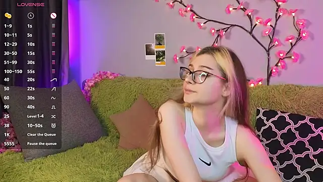 HellyCherry online show from May 2026 07:54:02 PM