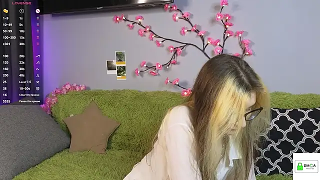 HellyCherry online show from June 2026 07:52:02 PM