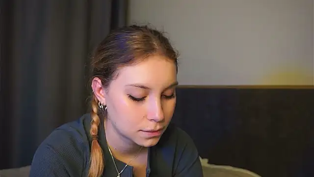 Sairallyn online show from May 2026 09:45:01 PM