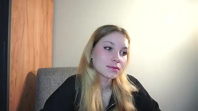 Sairallyn online show from May 2026 08:18:02 PM