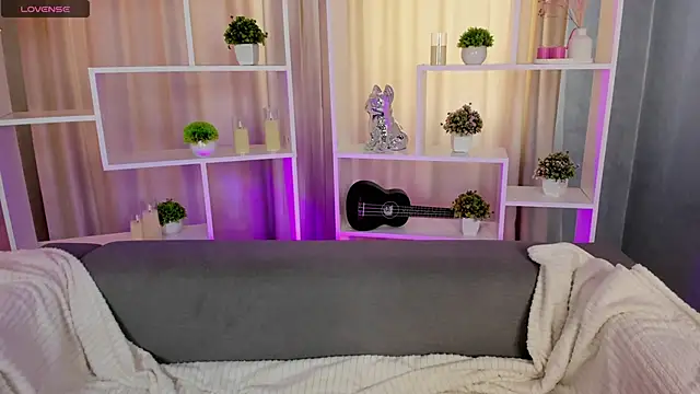AlexaaBee online show from May 2026 08:10:02 AM