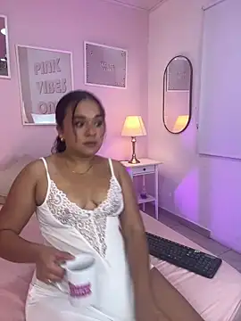 Snapshot of Kitty_lulu_ chatting on June 2026 04:35:02 AM Kitty lulu online show from June 2026 04:35:02 AM