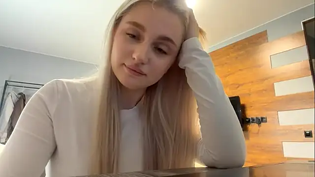 TiffanieSluyter online show from May 2026 06:05:02 PM
