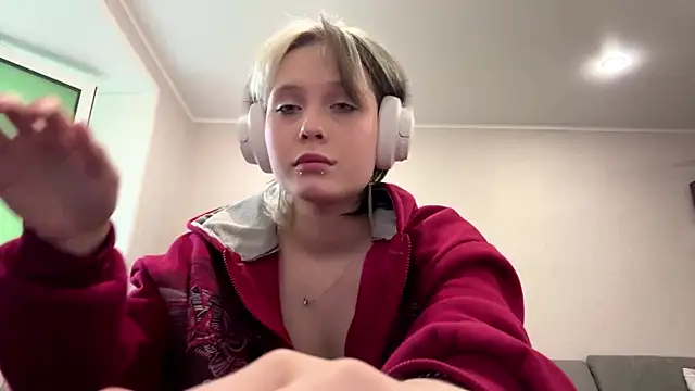 CuteLilit online show from June 2026 04:40:01 PM
