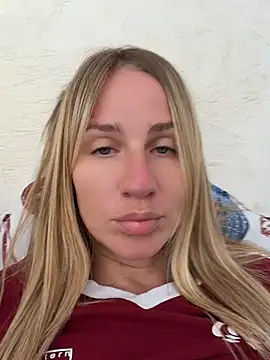 Snapshot of AnnaMist_ chatting on June 2026 07:03:01 AM AnnaMist online show from June 2026 07:03:01 AM