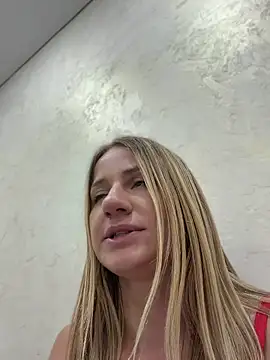 Snapshot of AnnaMist_ chatting on July 2026 10:43:02 PM AnnaMist online show from July 2026 10:43:02 PM