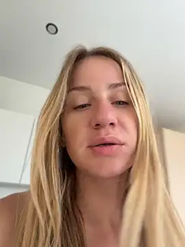 Snapshot of AnnaMist_ chatting on June 2026 05:14:02 AM AnnaMist online show from June 2026 05:14:02 AM