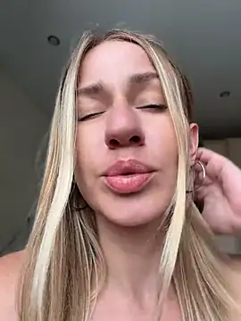 Snapshot of AnnaMist_ chatting on July 2026 10:26:01 AM AnnaMist online show from July 2026 10:26:01 AM