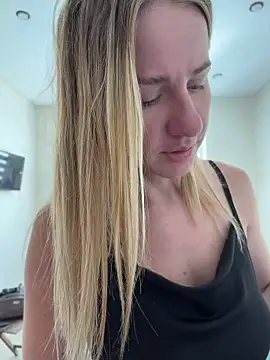 Snapshot of AnnaMist_ chatting on July 2026 05:04:01 AM AnnaMist online show from July 2026 05:04:01 AM