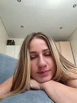 Snapshot of AnnaMist_ chatting on July 2026 06:20:02 AM AnnaMist online show from July 2026 06:20:02 AM