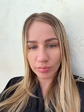 Snapshot of AnnaMist_ chatting on June 2026 05:40:02 AM AnnaMist online show from June 2026 05:40:02 AM