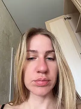 Snapshot of AnnaMist_ chatting on June 2026 05:50:01 AM AnnaMist online show from June 2026 05:50:01 AM