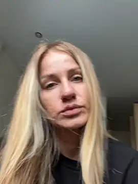 Snapshot of AnnaMist_ chatting on July 2026 02:20:02 AM AnnaMist online show from July 2026 02:20:02 AM
