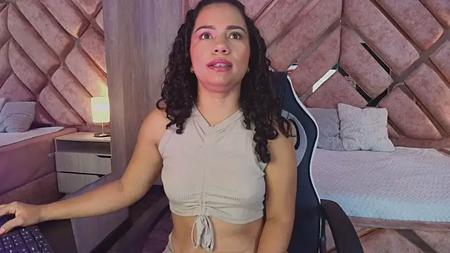Snapshot of TamaraaHoney chatting on June 2026 01:05:01 PM TamaraaHoney online show from June 2026 01:05:01 PM